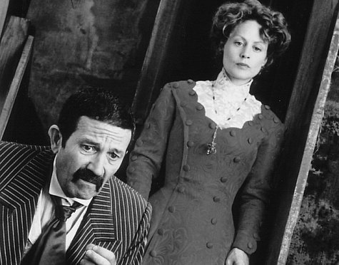 Beverly D'Angelo photo