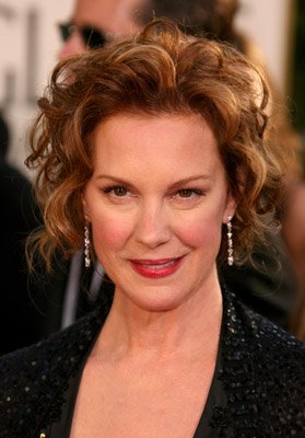 Elizabeth Perkins photo