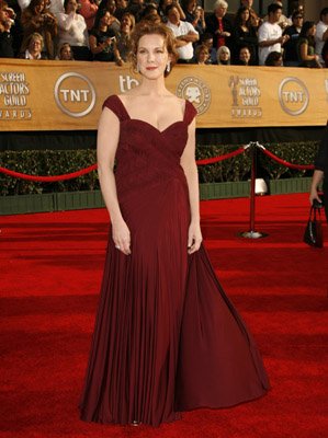 Elizabeth Perkins photo