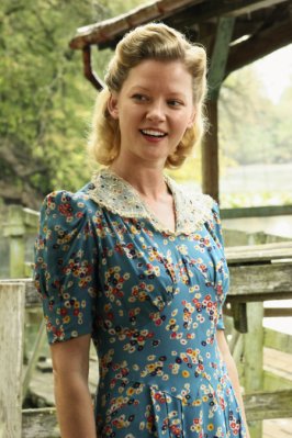 Gretchen Mol photo