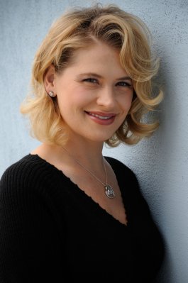 Kristy Swanson photo