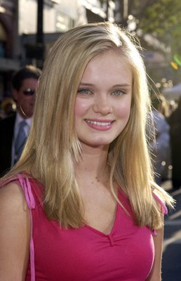 Sara Paxton photo