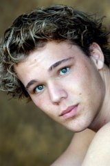 Lincoln Lewis photo