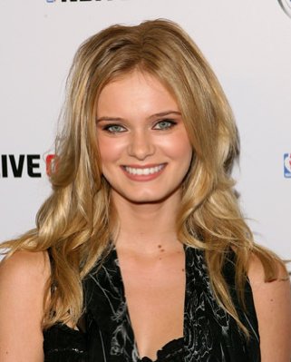 Sara Paxton photo