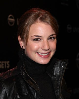 Emily VanCamp photo