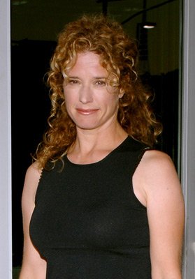 Nancy Travis photo