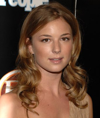 Emily VanCamp photo