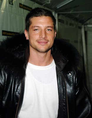 Simon Rex photo