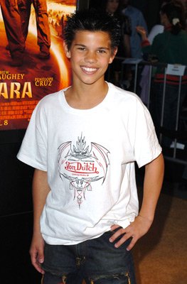 Taylor Lautner photo