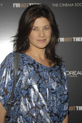 Daphne Zuniga photo