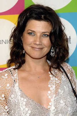 Daphne Zuniga photo