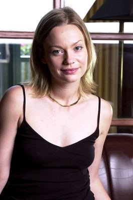 Samantha Mathis photo