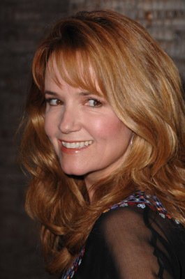Lea Thompson photo