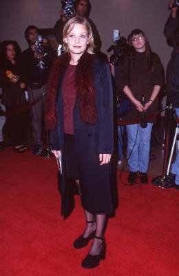 Samantha Mathis photo