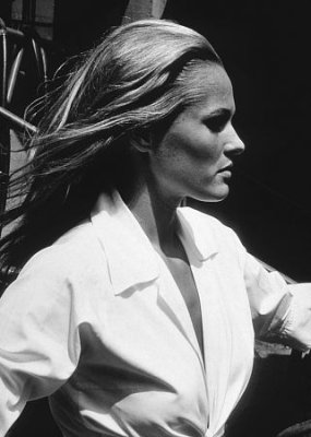 Ursula Andress photo