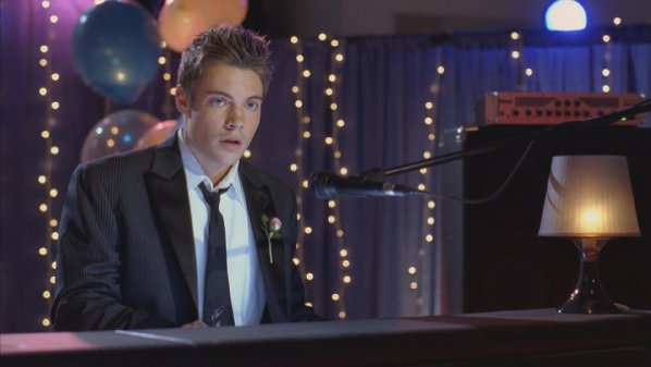 Josh Henderson photo