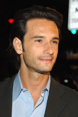 Rodrigo Santoro photo