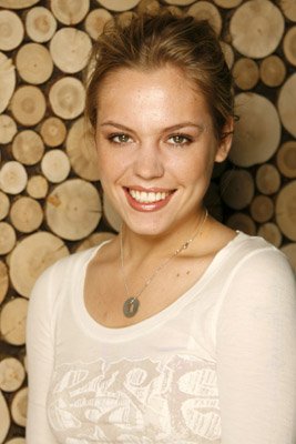 Agnes Bruckner photo