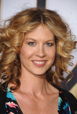 Jenna Elfman photo
