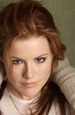 Kathleen Robertson photo