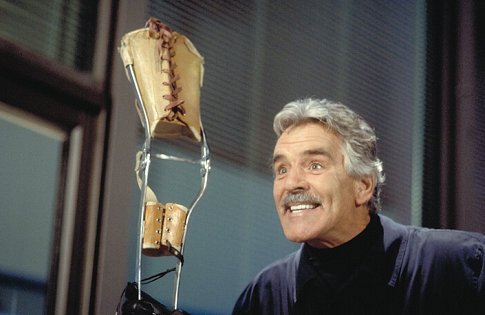 Dennis Farina photo