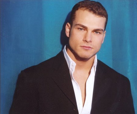 Shawn Roberts photo