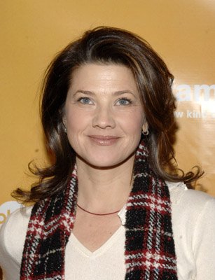 Daphne Zuniga photo