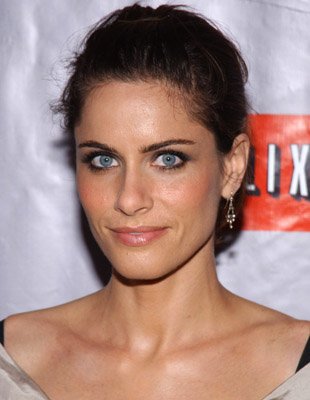 Amanda Peet photo