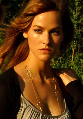Kelly Overton photo
