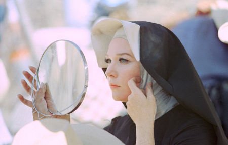 Shirley MacLaine photo