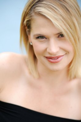 Kristy Swanson photo