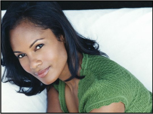 Robinne Lee photo