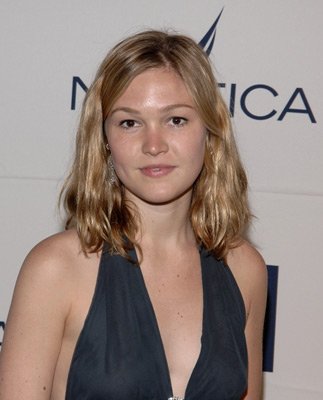 Julia Stiles photo