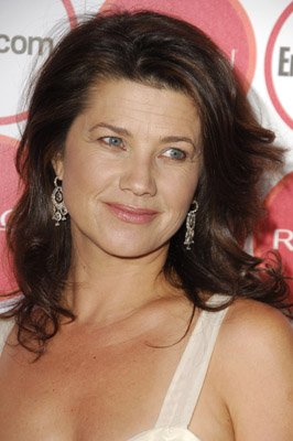 Daphne Zuniga photo