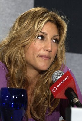 Jennifer Esposito photo
