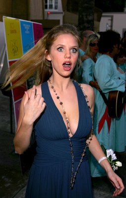 Kelli Garner photo