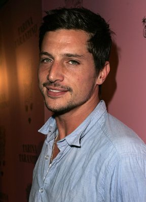 Simon Rex photo